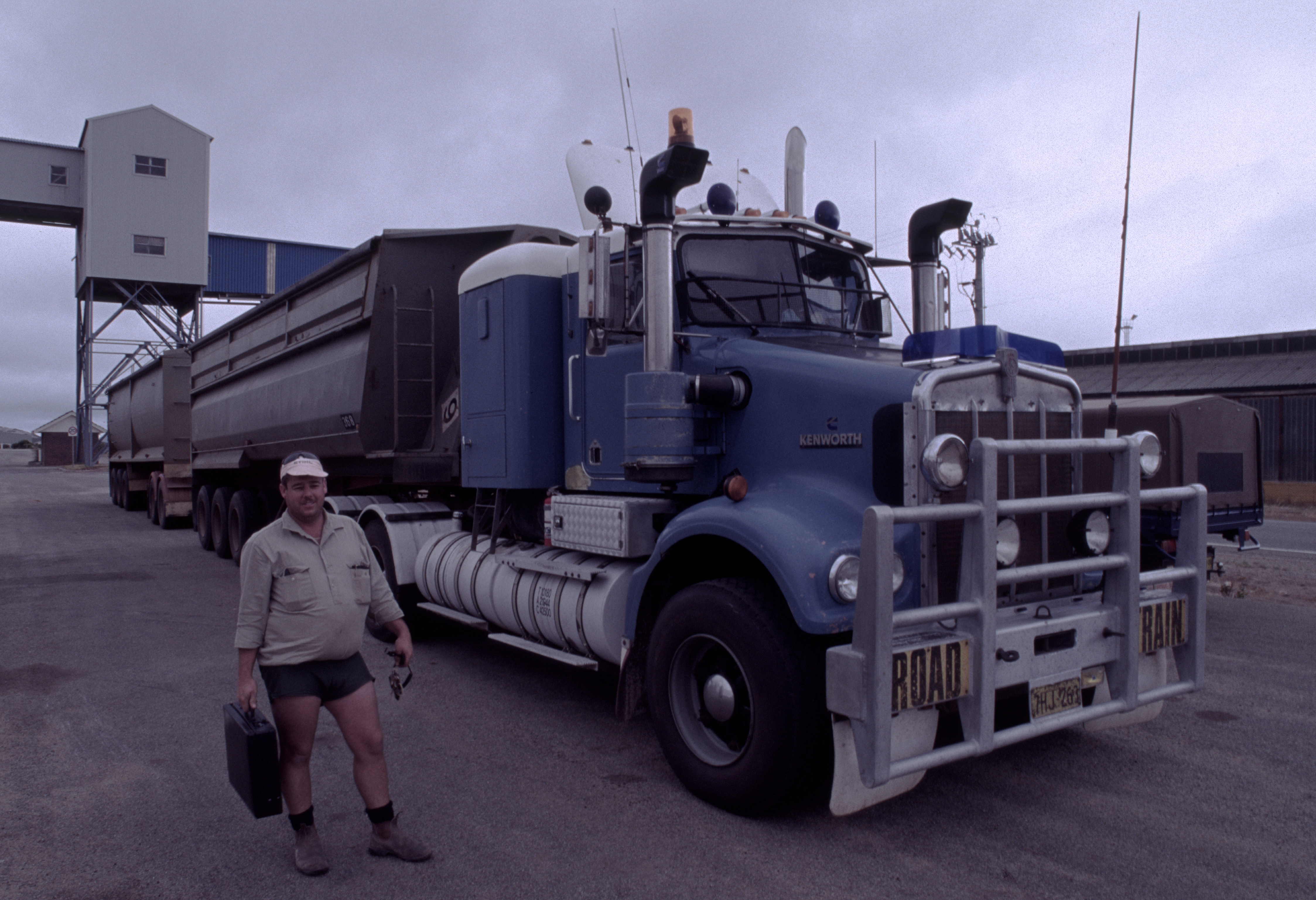 Australian roadtrain and owner driver, Albany